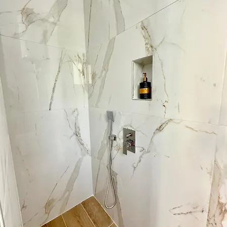 茵穆佩尔酒店 3*